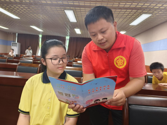 柳州市柳南区香桃社区开展“守护青春，远离邪教”宣传活动